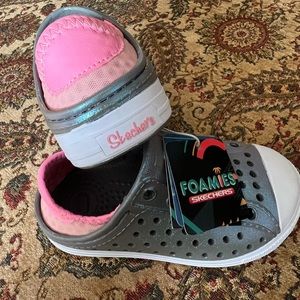 Sketchers foamies sneakers